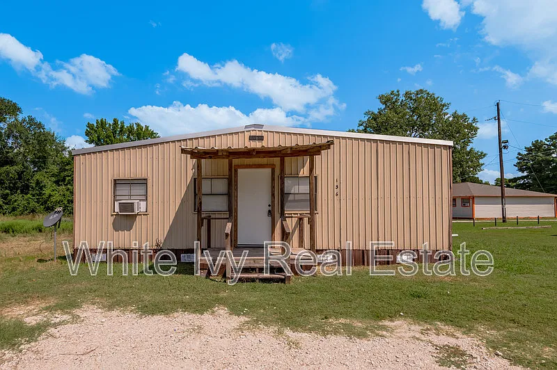 1 bed, 1.0 bath, 448 sqft, $700 — Photo 2