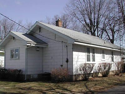 1st image of 402 Sedgwick St
