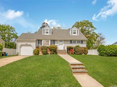 142 Elkton Lane, North Babylon, NY, 11703