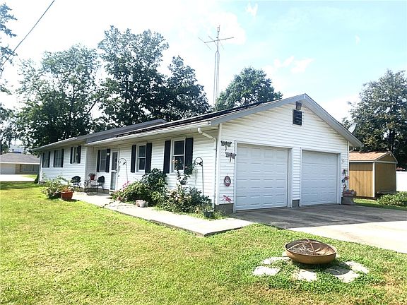 2nd image of 806 S Poplar St
