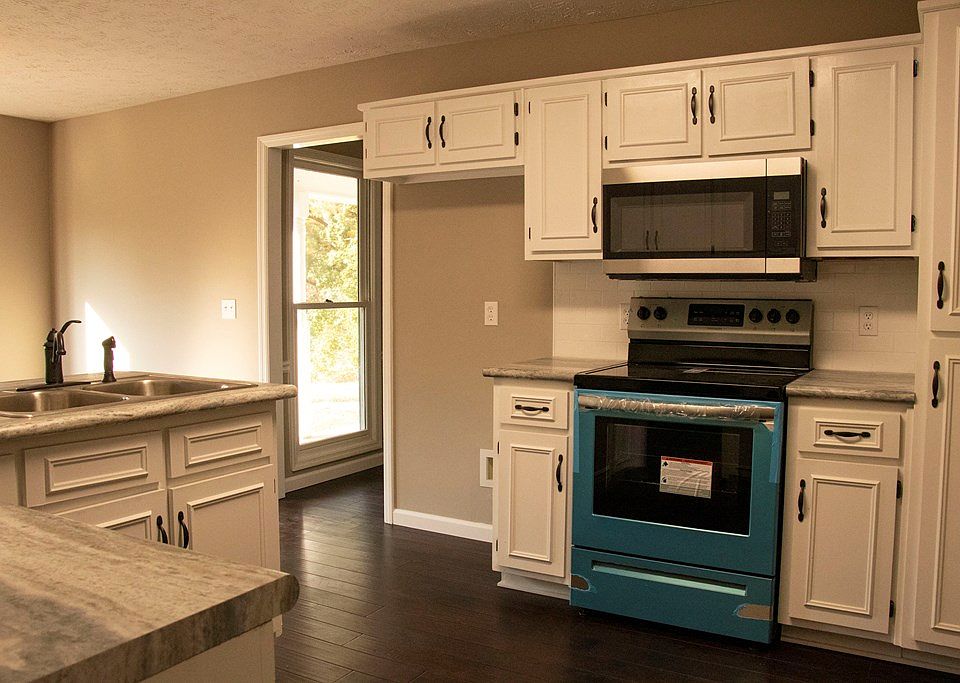 2nd image of 200 Lee Road 960