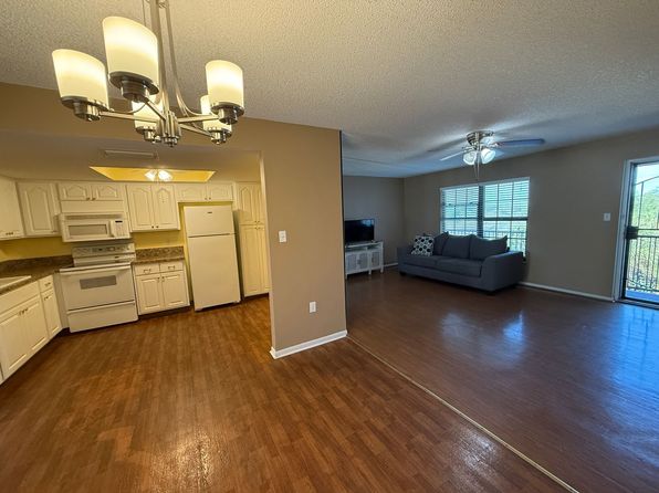 930 85th Ave N APT 404