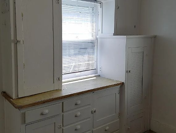 3rd image of 808 W Seerley Blvd