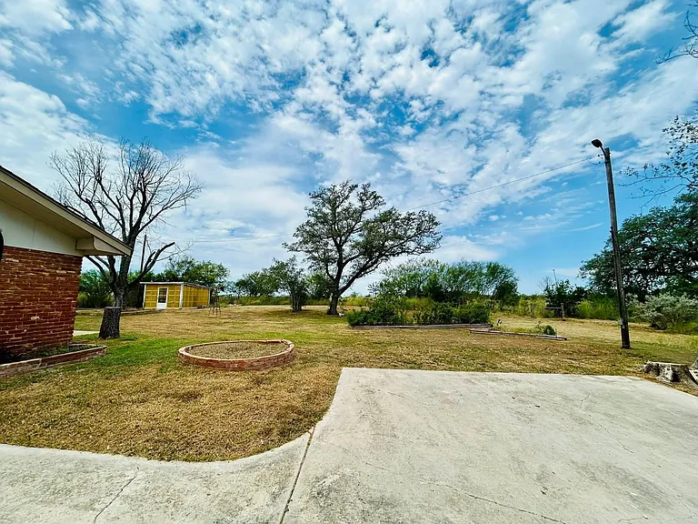 1040 N Highway 80 — Photo 30