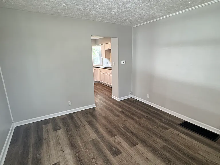 211 S Emerson Ave — Photo 6