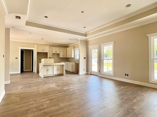 410 Claudia Dr, Hahira, GA 31632