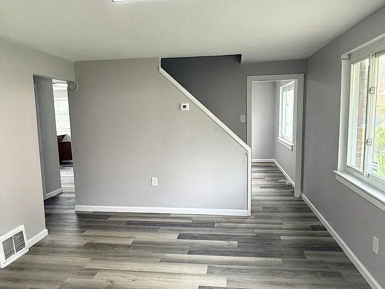 512 Macfarlane Dr — Photo 5