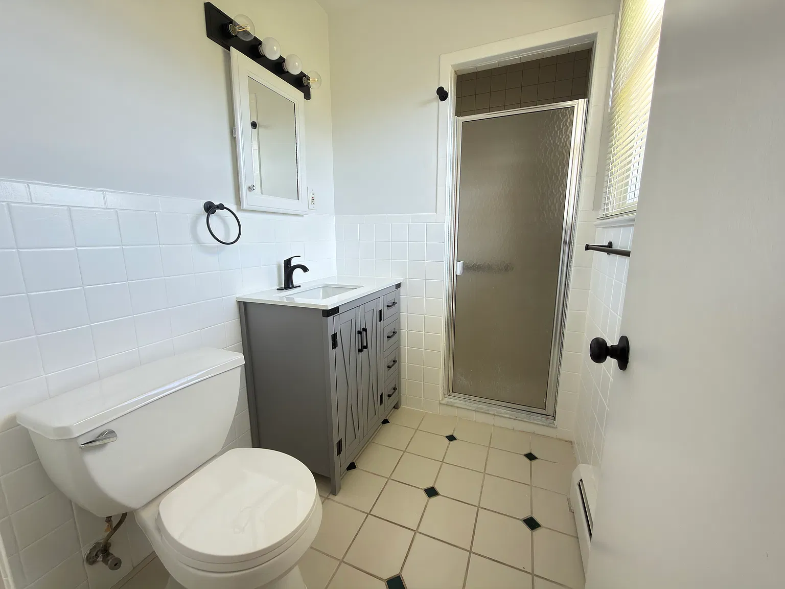 4 bed, 2204 sqft, $3,300 — Photo 3