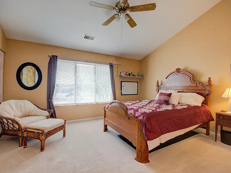 725 Blossom Ct — Photo 4