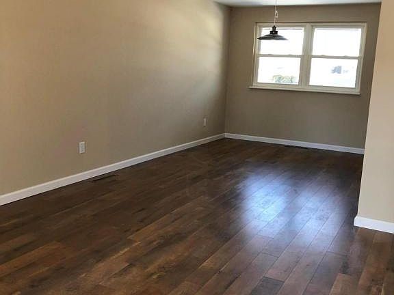 3rd image of 3555 Madrid Dr