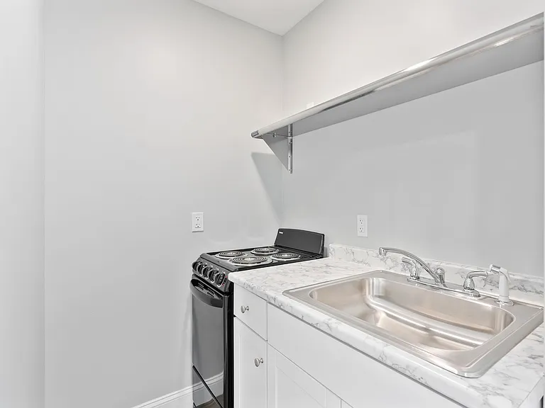 610 Congress St #6 — Photo 5