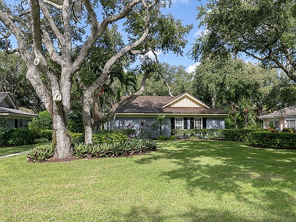 2nd image of 201 Shady Oak Ln