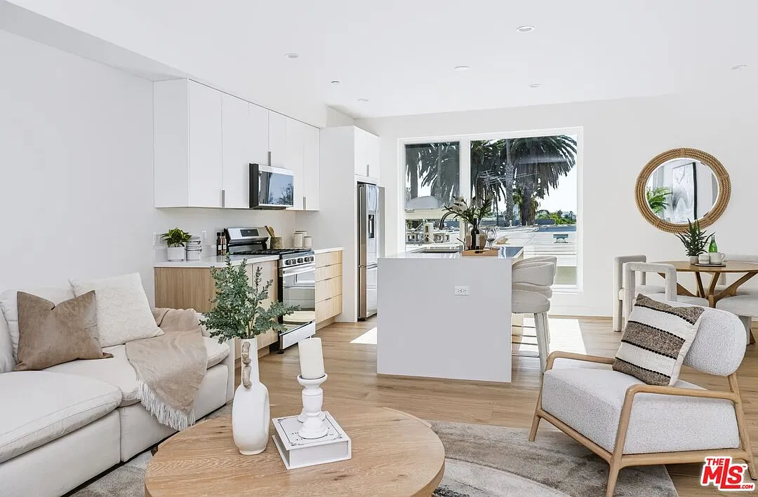 2 bed, 2.5 bath, 1620 sqft, $6,500 — Photo 1