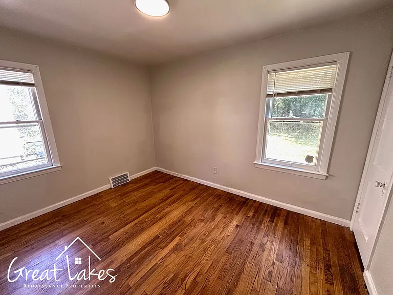 19323 Kenosha St — Photo 13