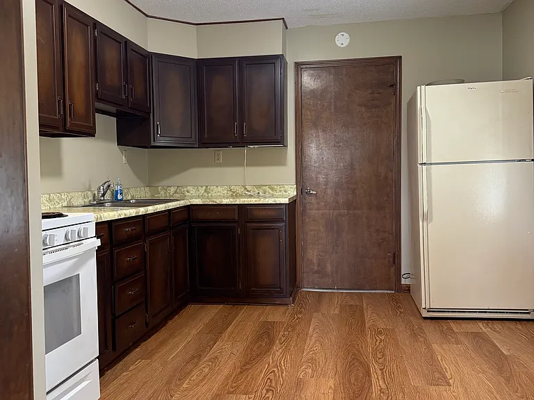 325 Woodlawn Ave — Photo 5