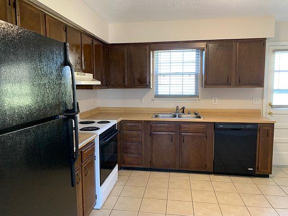 3rd image of 514 Shenandoah Dr