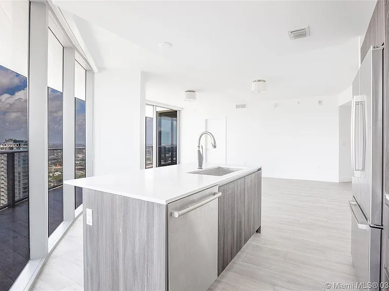 488 NE 18th St #2200 — Photo 4
