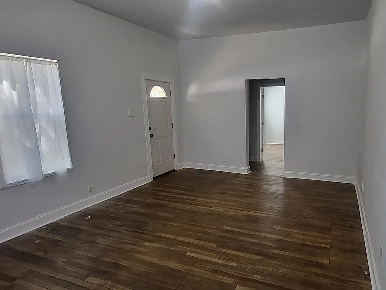 210 E Texar Dr — Photo 8