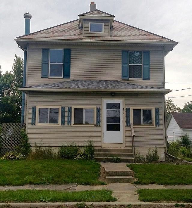 1st image of 812 E Irving St