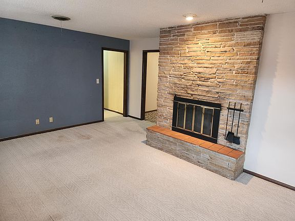 3rd image of 660 Oakdale Dr