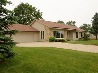 N79W16218 Longwood St, Menomonee Falls, WI 53051