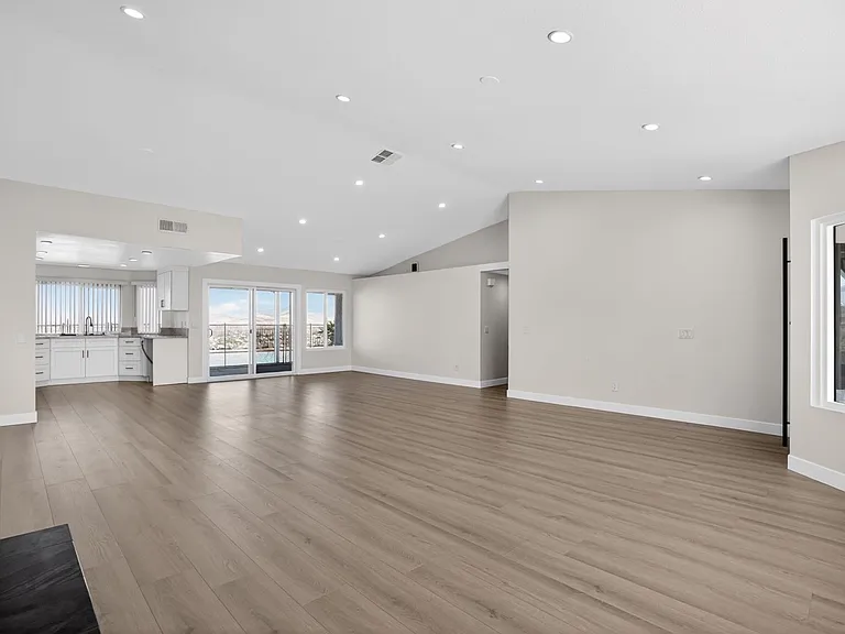 28131 Florence Ln — Photo 9