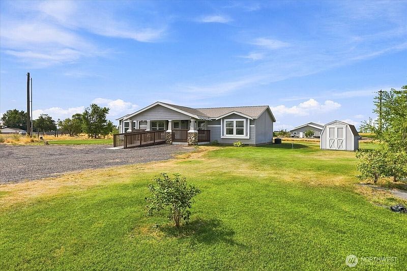 2nd image of 2946 Rd F.6 NE