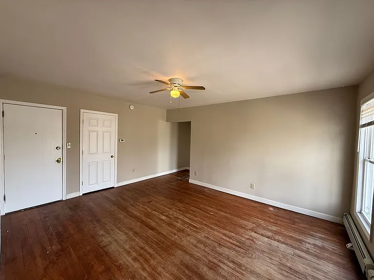 562 W Edmund Ave — Photo 5