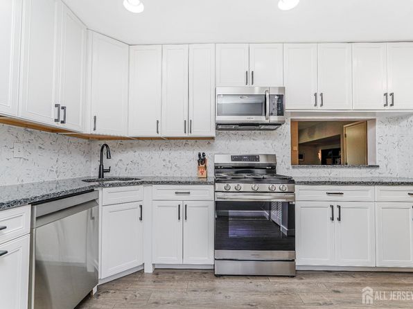 307 Palombi Ct, East Brunswick, NJ 08816