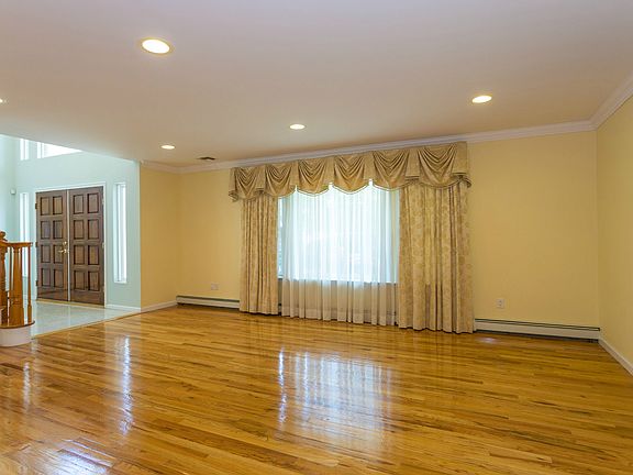 5th image of 23 Plympton Ave