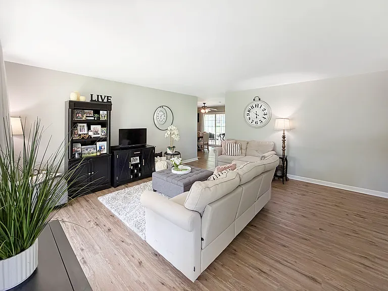 510 W Factory Rd — Photo 3
