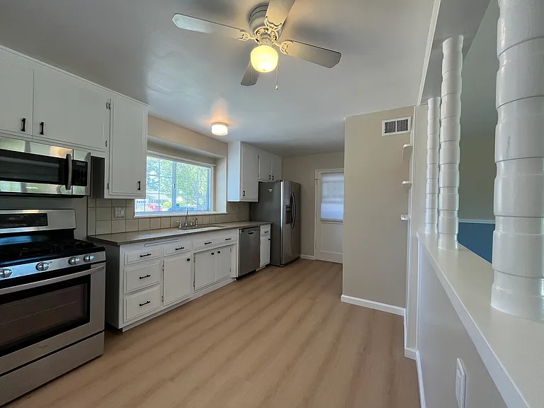 5564 Yale Dr — Photo 9