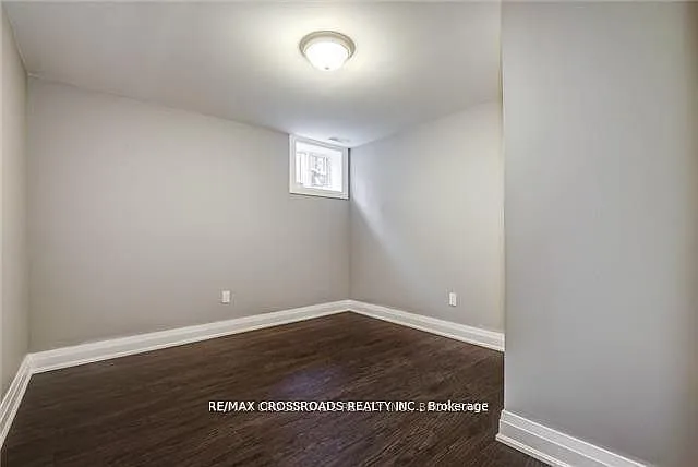 133 Labrador Dr #BASEMENT — Photo 7