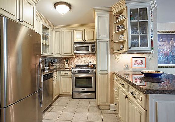 3rd image of 130 W 67th St #5FG
