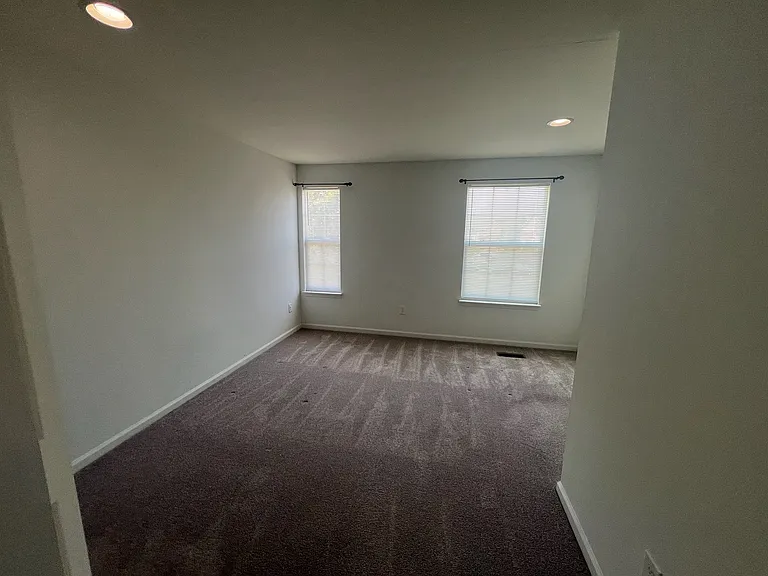 540 Van Dyke Cir — Photo 15