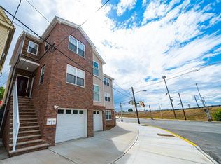 202 Kennedy Blvd #1, Bayonne, NJ 07002