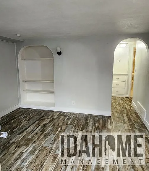 628 W Custer St — Photo 2