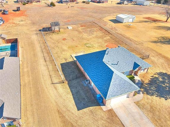2nd image of 8 Willow Creek Dr