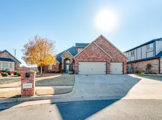 10304 SW 28th St, Yukon, OK 73099
