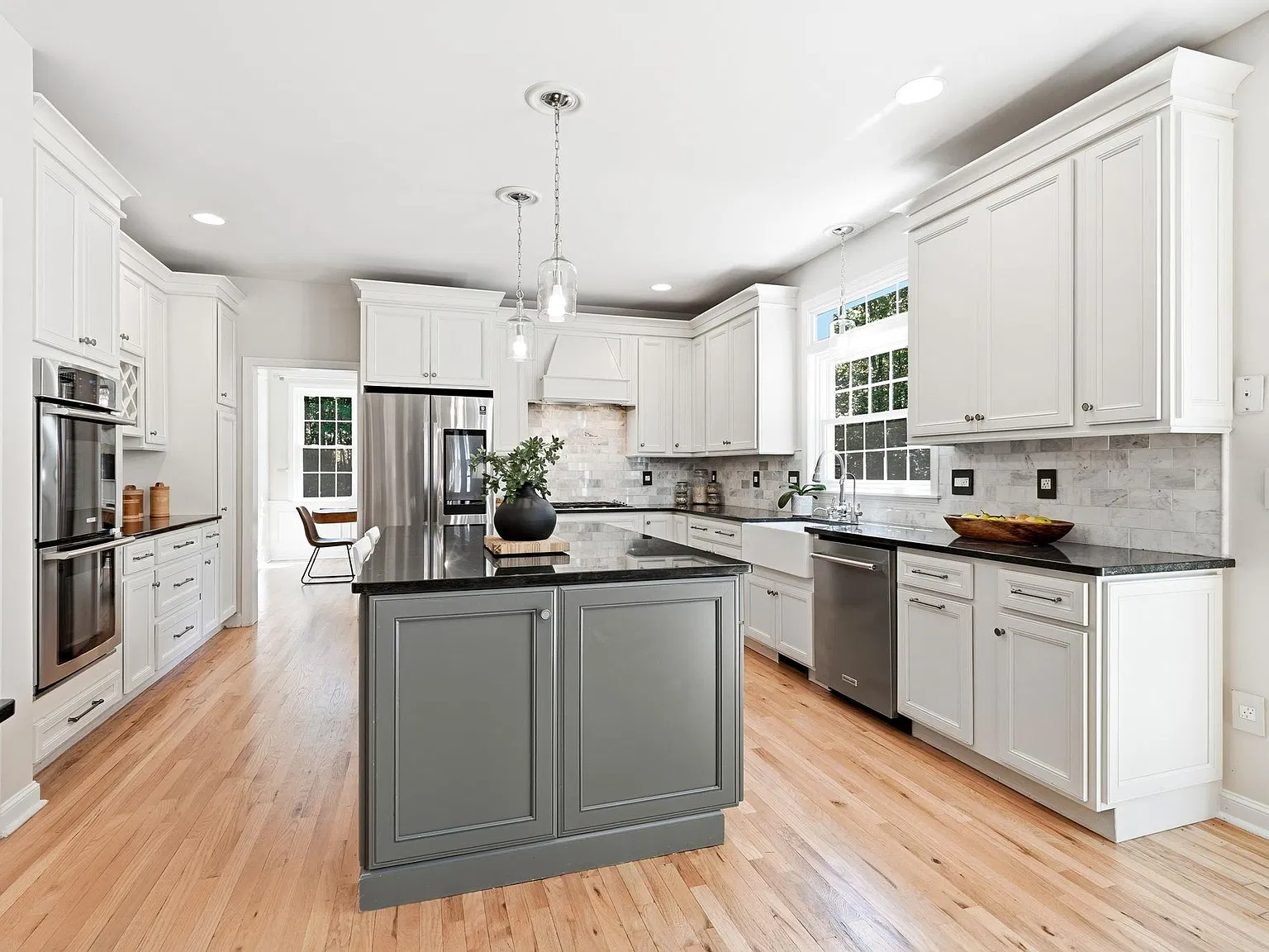 4 bed, 3.5 bath, 3638 sqft, $5,850 — Photo 4