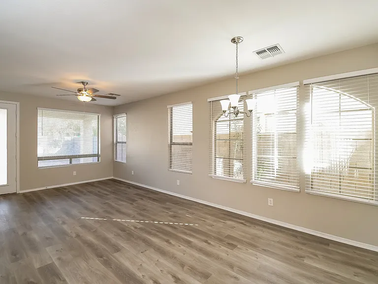 3674 E Stampede Dr — Photo 2