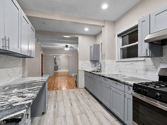 5th image of 285 Amherst St