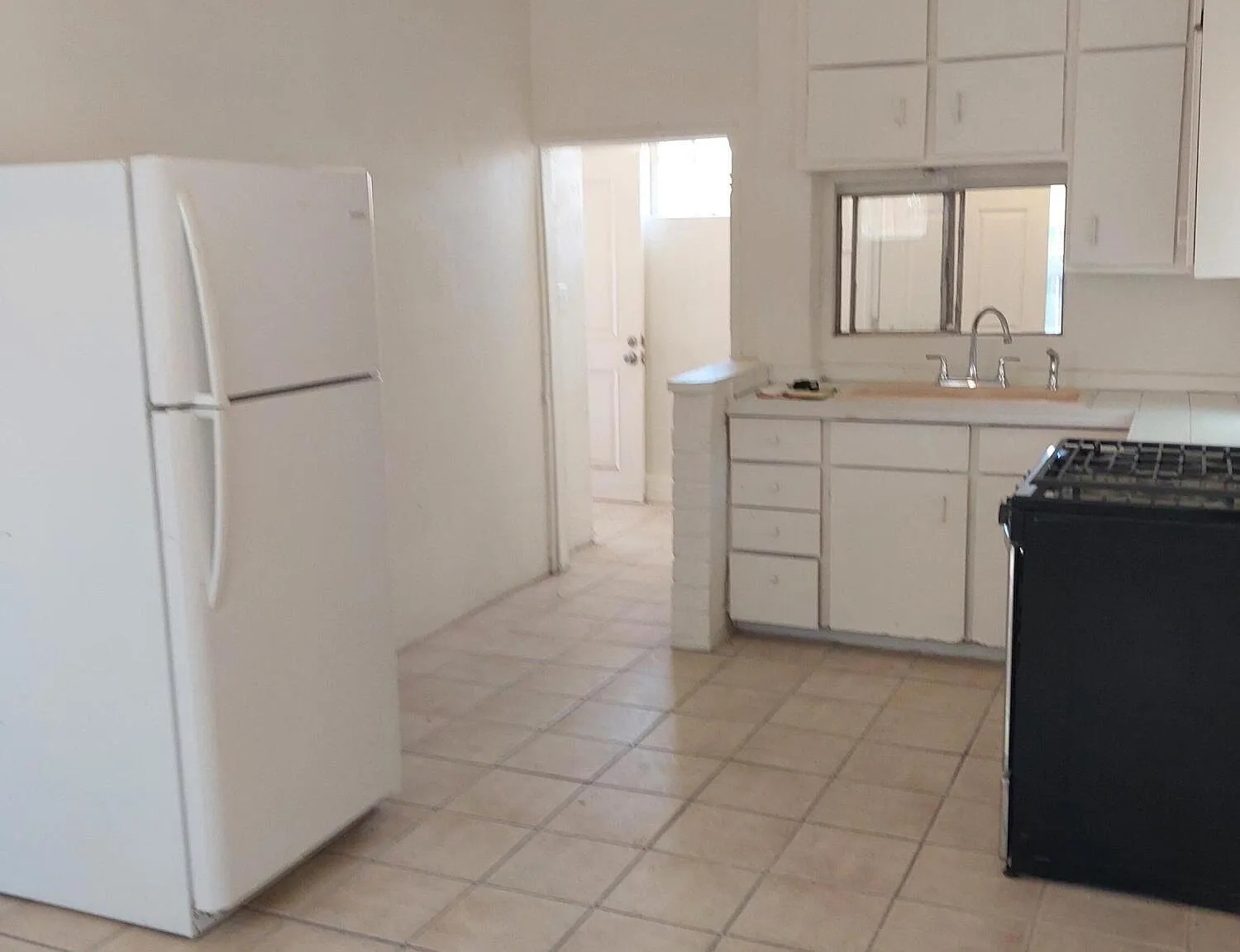 1 bed, 1.0 bath, 900 sqft, $695 — Photo 1