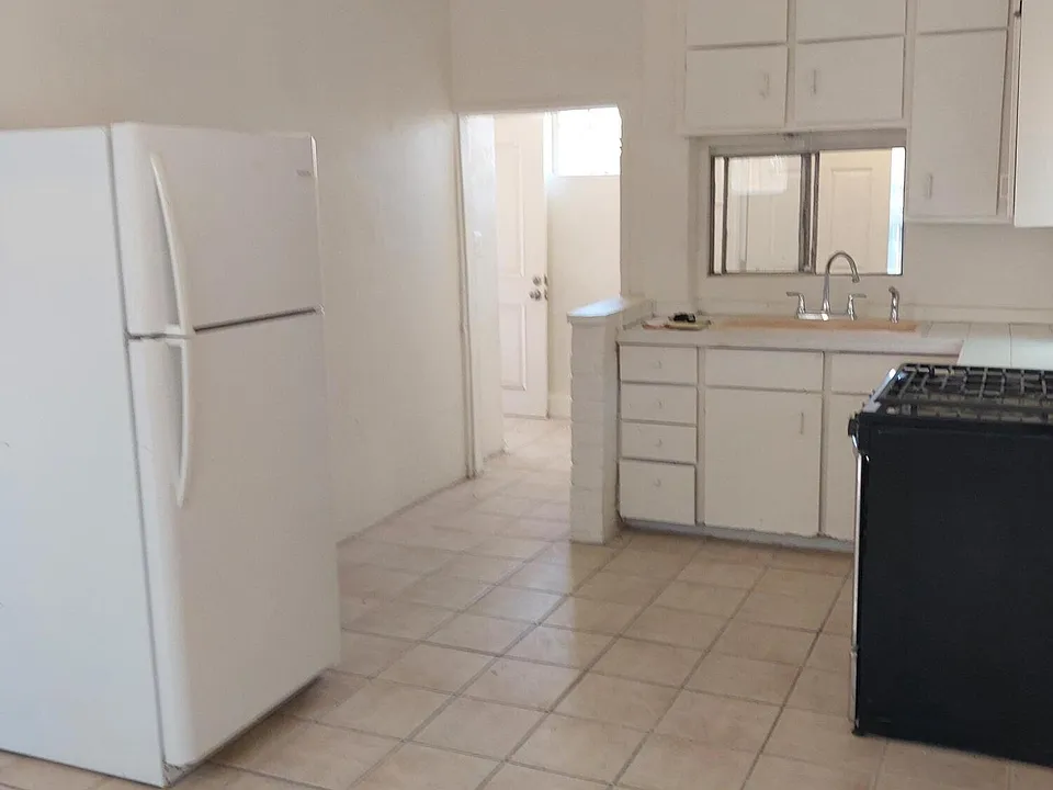 3040 N Balboa Ave #2