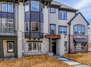 650 Parkside Ct, Libertyville, IL 60048