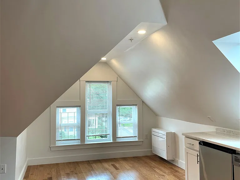 29 Green St #14 — Photo 4