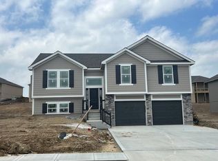 11806 N Manning Ave, Kansas City, MO 64157