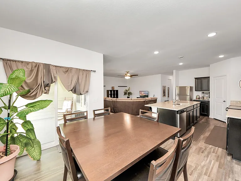 1024 Banyon Tree Ln — Photo 12