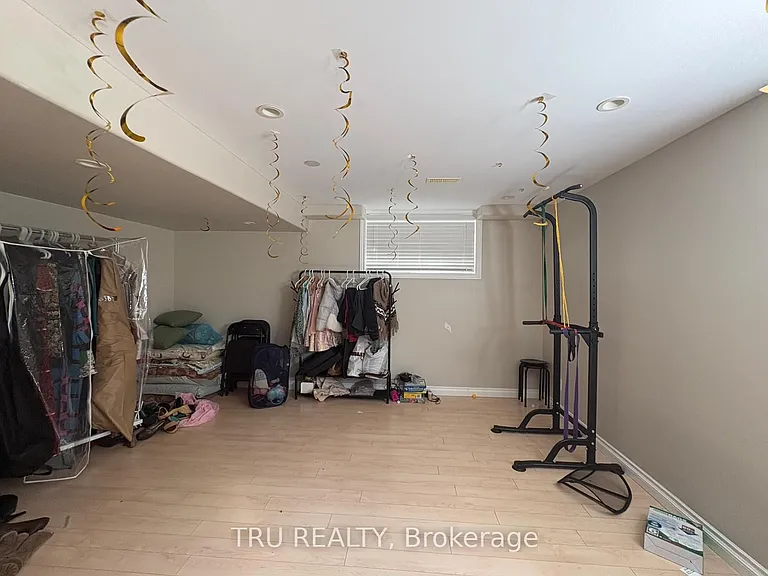 684 Beatrice Dr — Photo 36