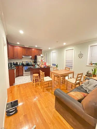 20 Rockwell St Photo 1
